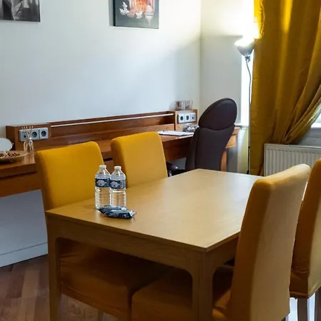 Nux Old Town Square Masna Apartamento *