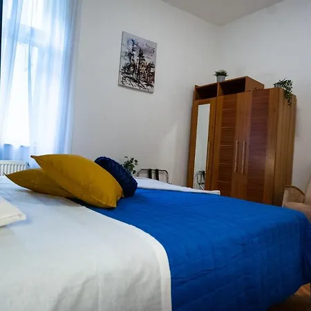 Nux Old Town Square Masna Apartamento *