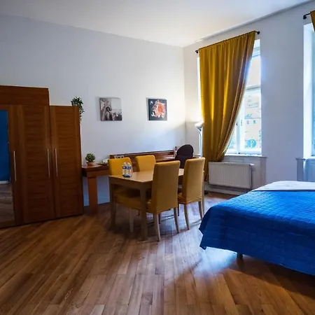Nux Old Town Square Masna Апартаменты *